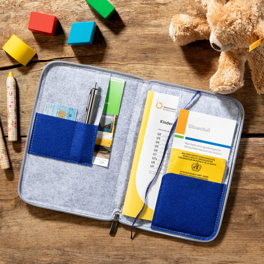 U-booklet & vaccination card cover LION | felt