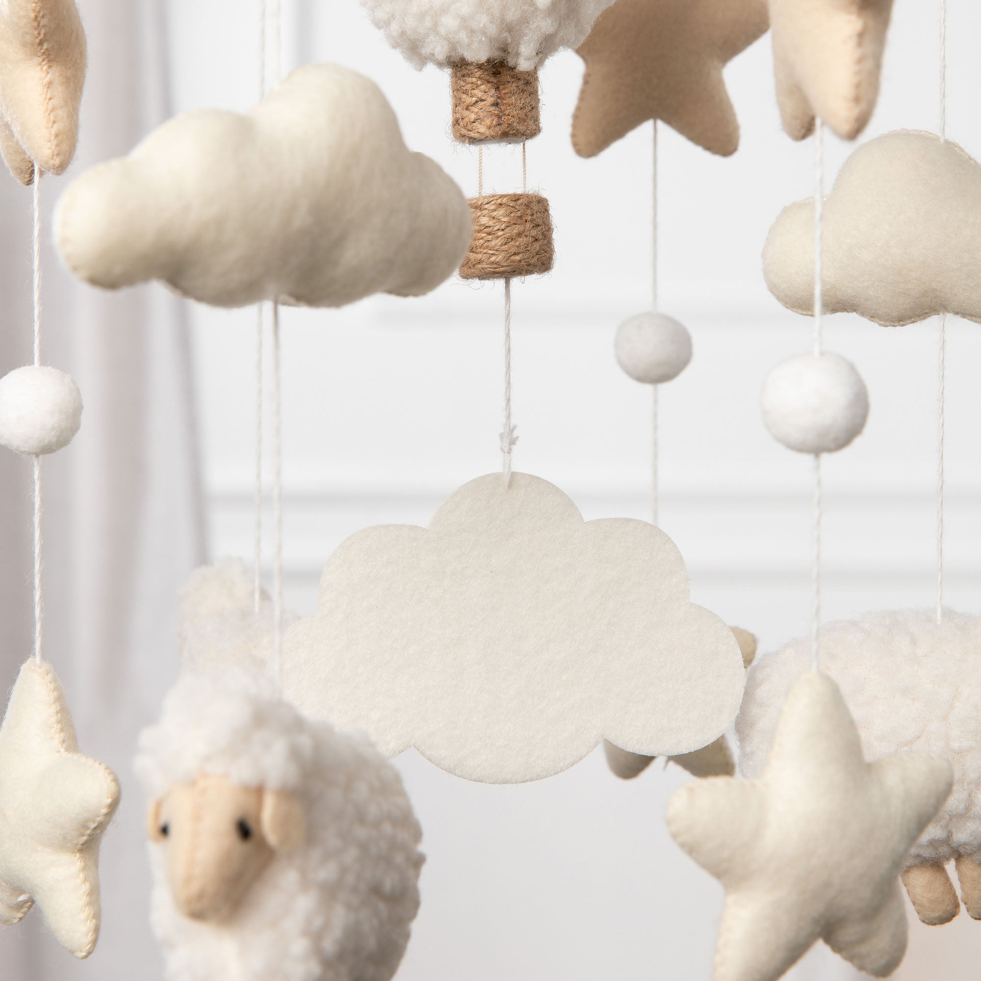 Baby Mobile SCHÄFCHEN I Filz | 🪡 inkl. einer Stickzeile