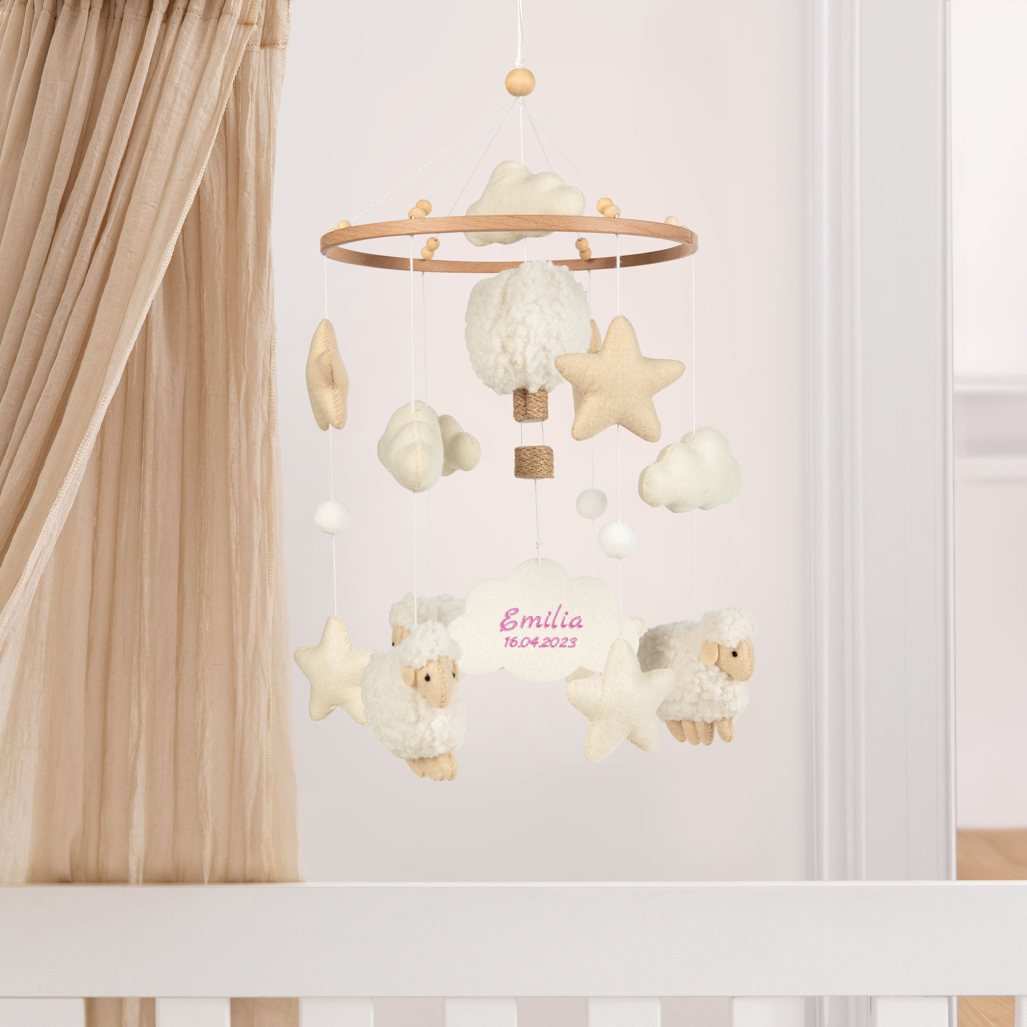 Baby Mobile SCHÄFCHEN I Filz | 🪡 inkl. einer Stickzeile