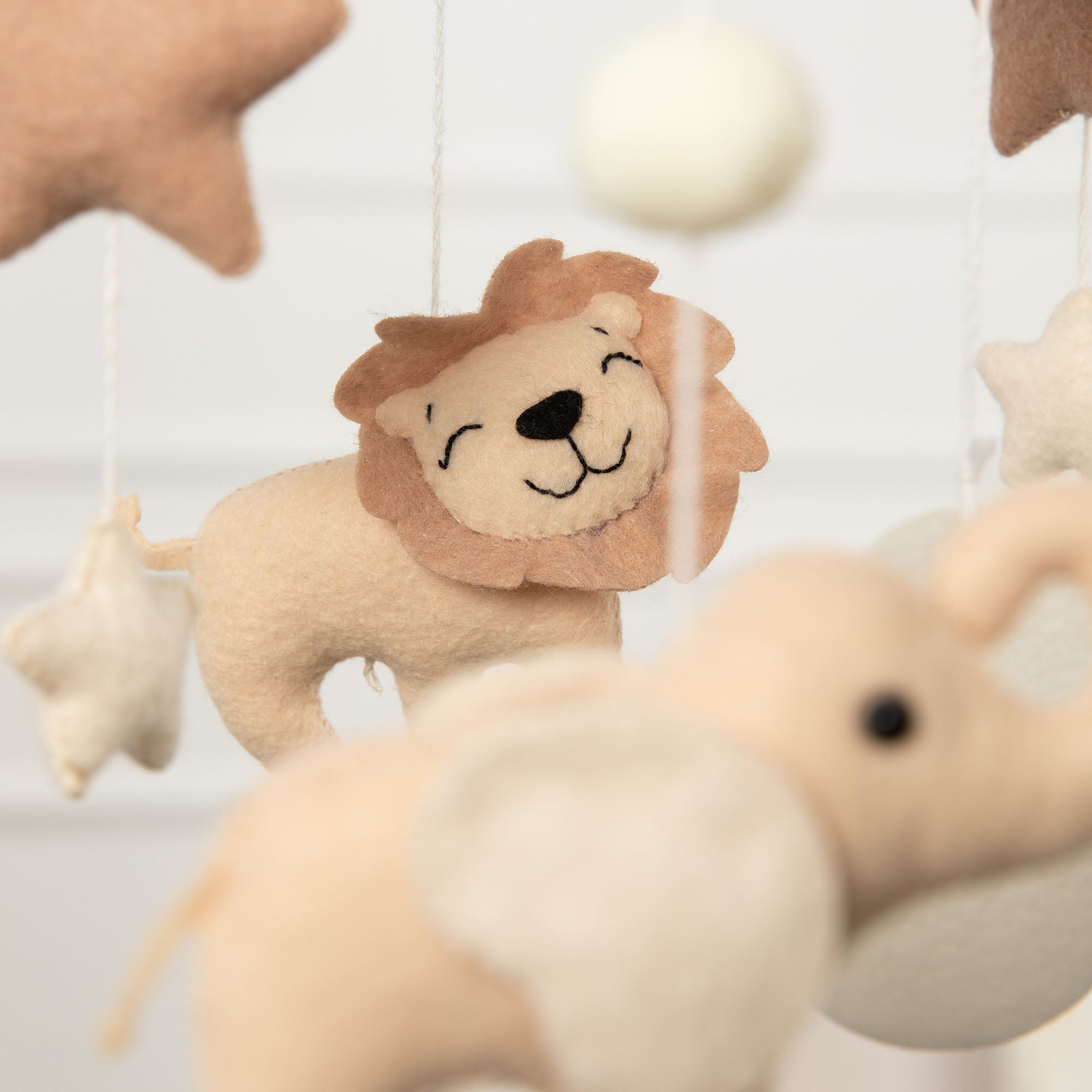 Baby Mobile SAFARI I Filz | 🪡 inkl. einer Stickzeile