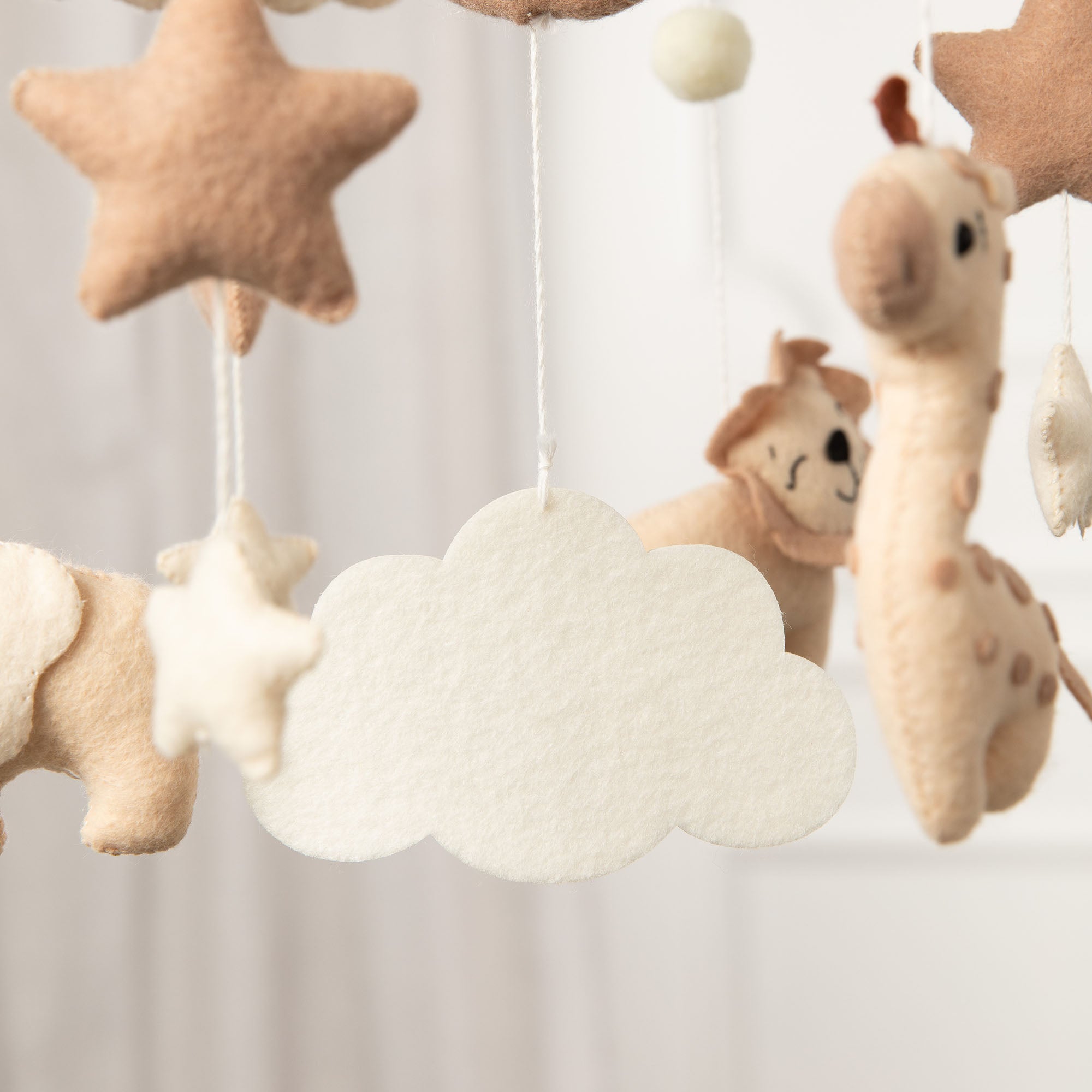 Baby Mobile SAFARI I Filz | 🪡 inkl. einer Stickzeile