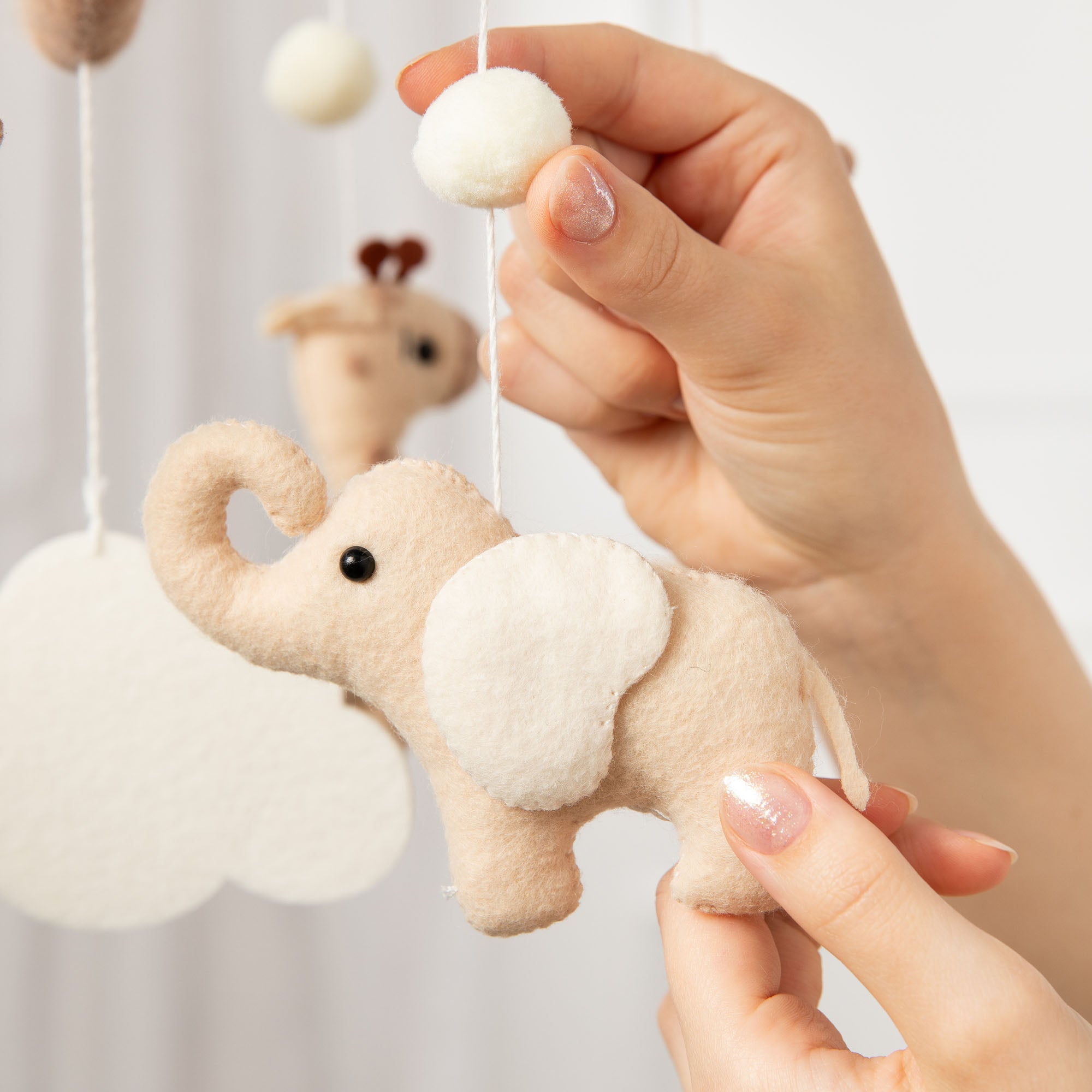 Baby Mobile SAFARI I Filz | 🪡 inkl. einer Stickzeile